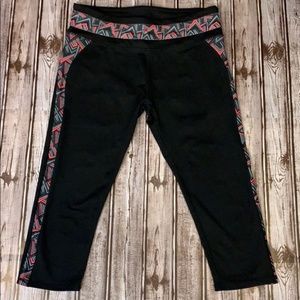 Fabletics Mid-Rise Black w/ Pink Powerhold Capri